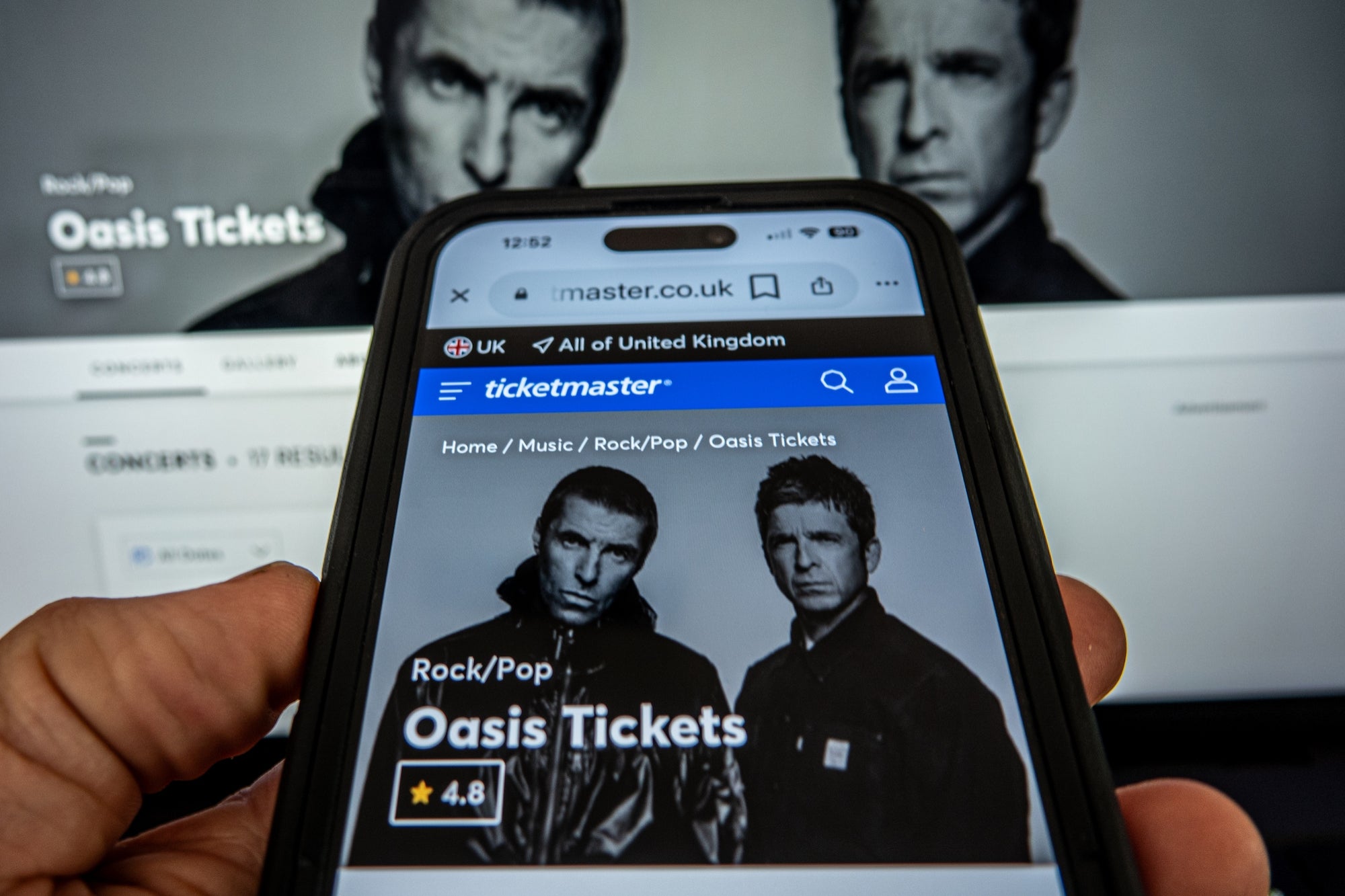 Thousands of Oasis Reunion Tour Tix Get Nixed — Instead of Fighting Each Other, the Gallagher Brothers Go to War With Resellers